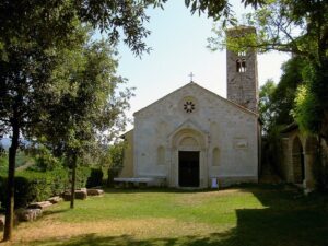 Scopri di più sull'articolo Trekking: La Via dell’Olio, visita del frantoio e pranzo in ristorante